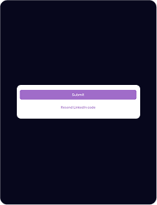 Une boîte blanche centrée sur un fond sombre contient un bouton violet « Soumettre » et un lien texte « Renvoyer le code LinkedIn » en dessous.